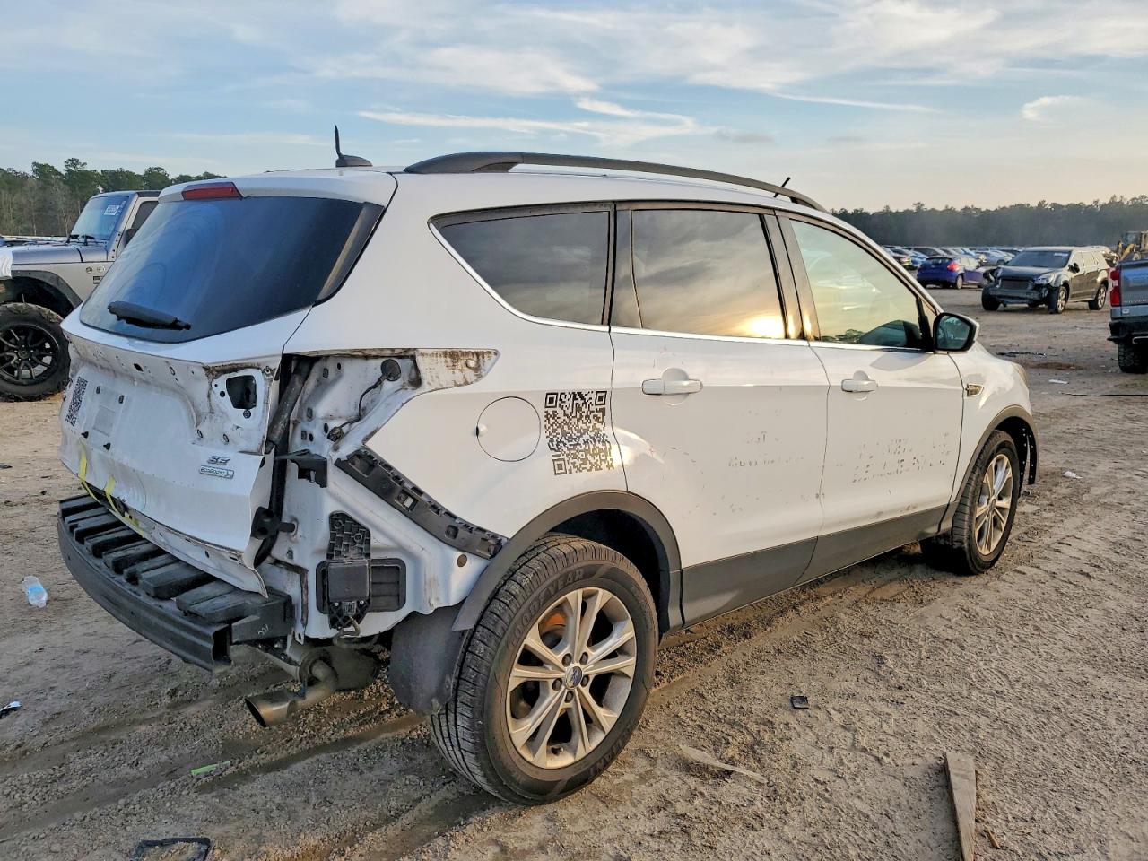 2017 FORD ESCAPE SE photo 3