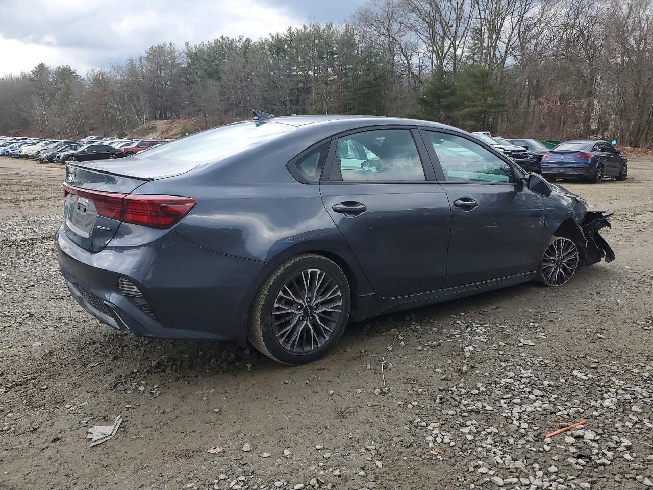 2023 KIA FORTE photo 3