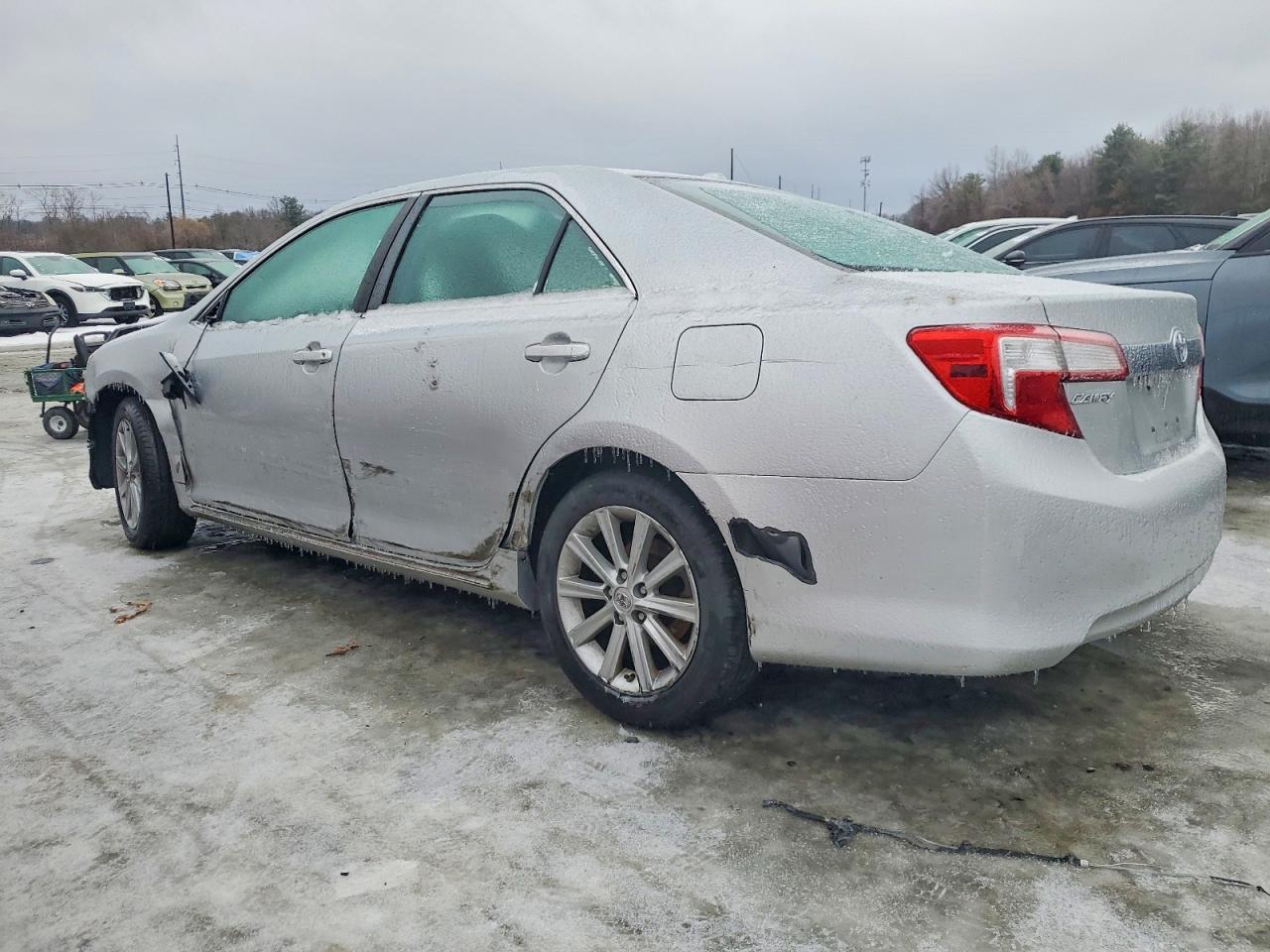 2014 TOYOTA CAMRY L photo 2