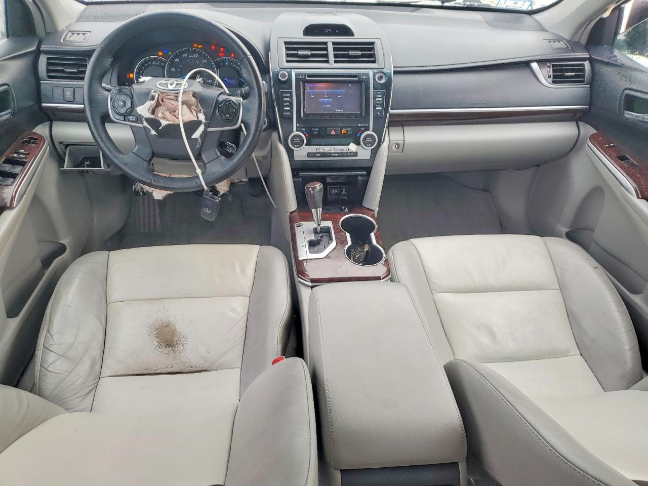 2014 TOYOTA CAMRY L photo 8