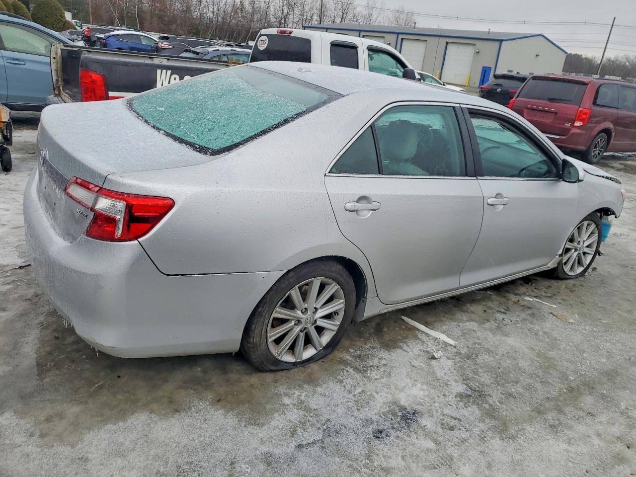 2014 TOYOTA CAMRY L photo 3