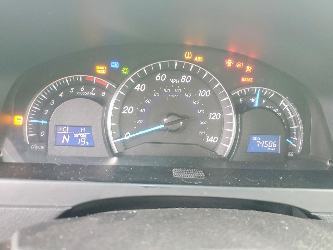 2014 TOYOTA CAMRY L photo 9