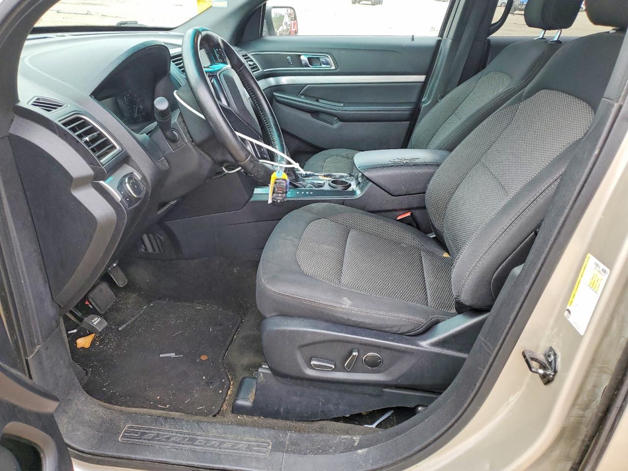 2017 FORD EXPLORER XLT photo 7