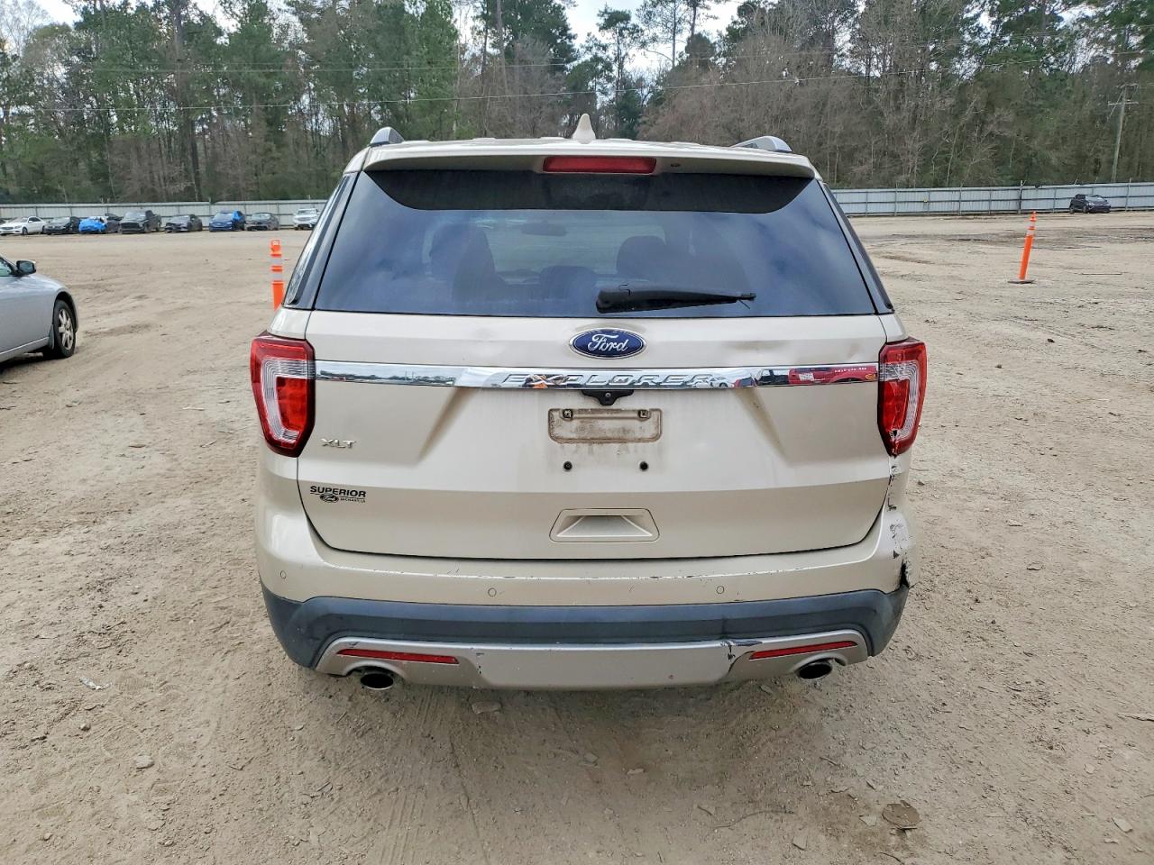 2017 FORD EXPLORER XLT photo 6
