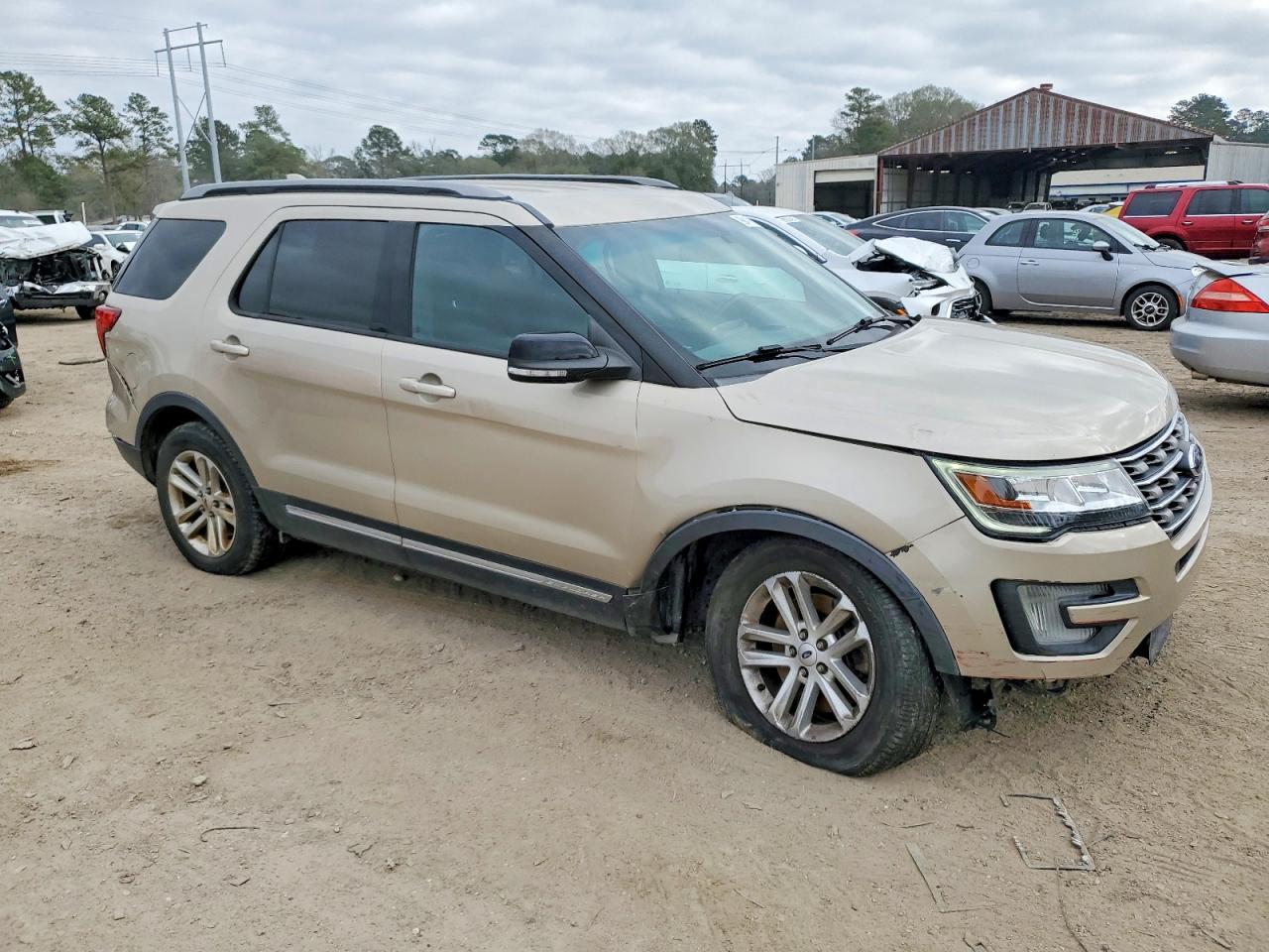 2017 FORD EXPLORER XLT photo 4