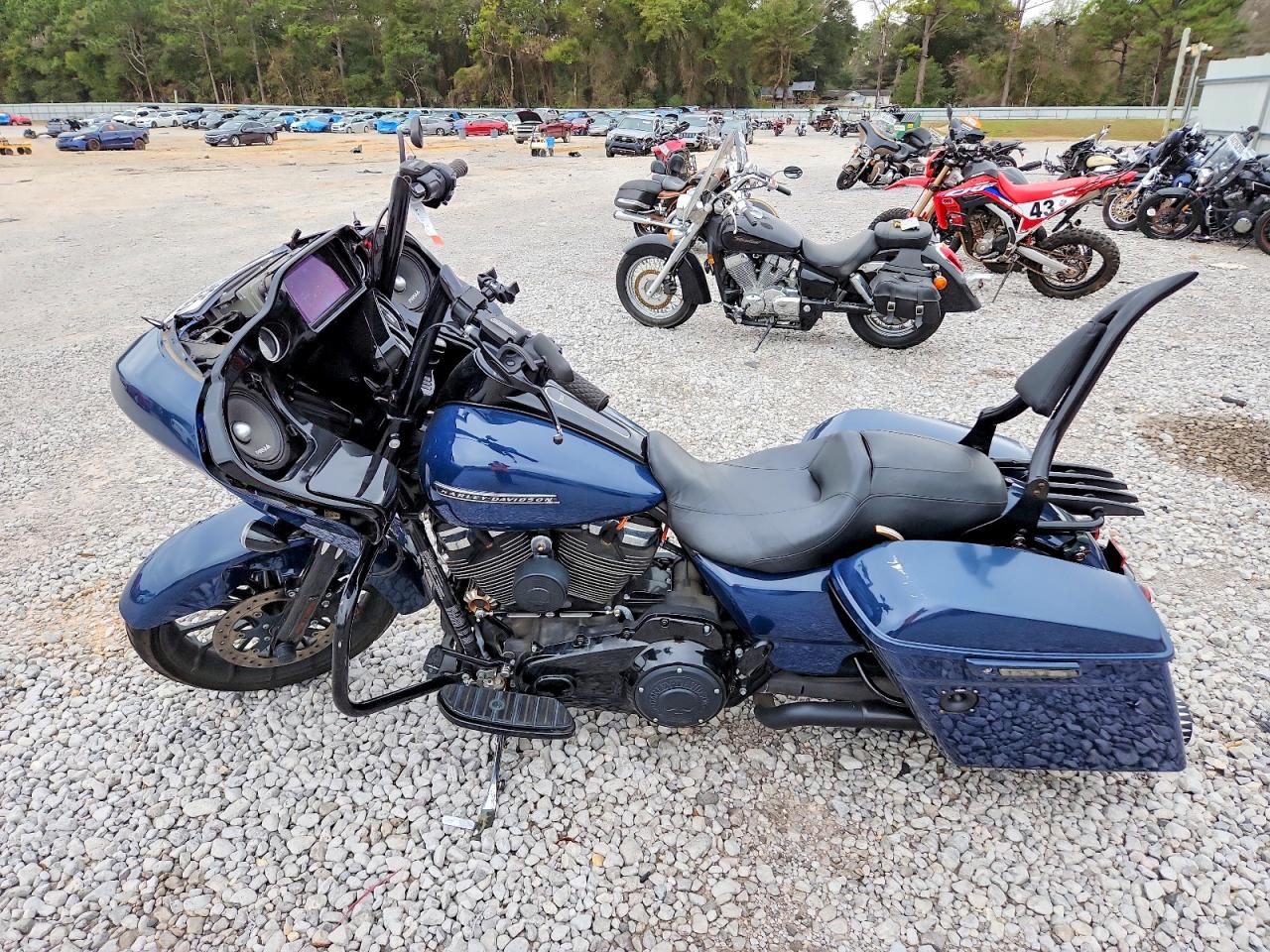 2019 HARLEY-DAVIDSON FLTRXS photo 3