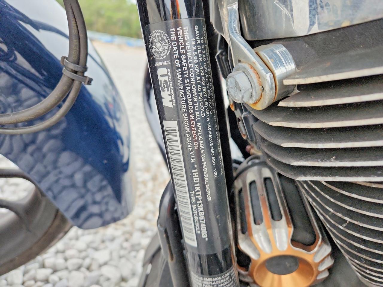 2019 HARLEY-DAVIDSON FLTRXS photo 9