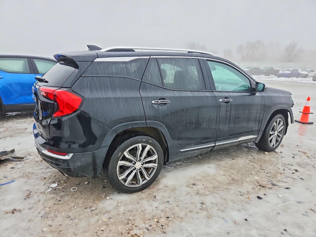 2018 GMC TERRAIN DENALI photo 3