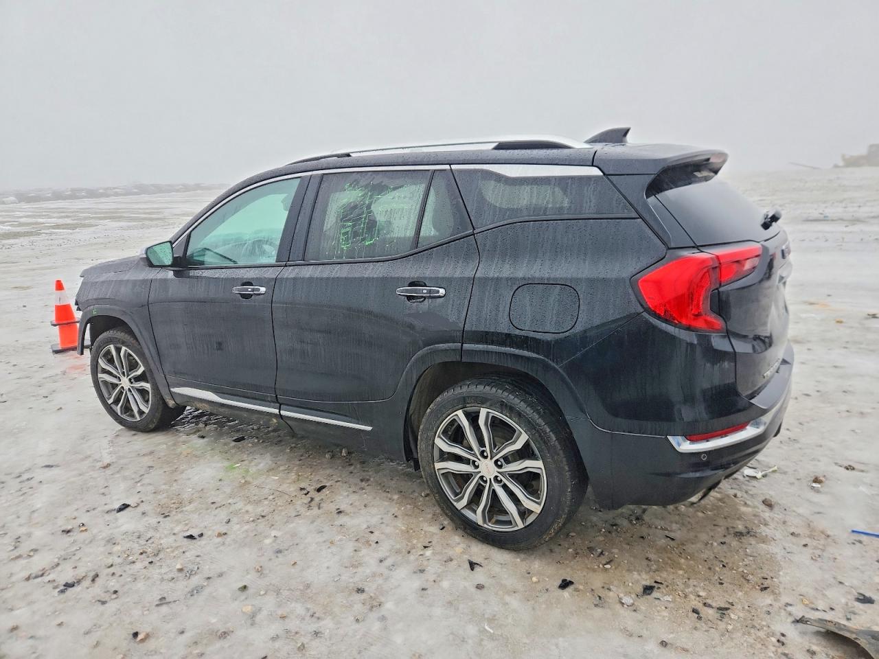 2018 GMC TERRAIN DENALI photo 2
