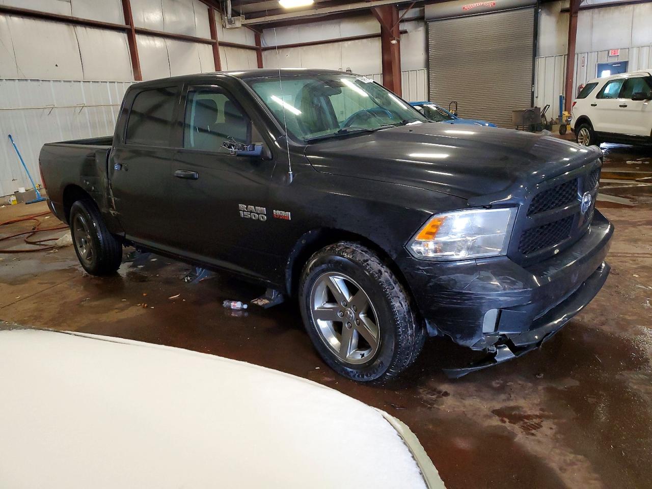2015 RAM 1500 ST photo 4