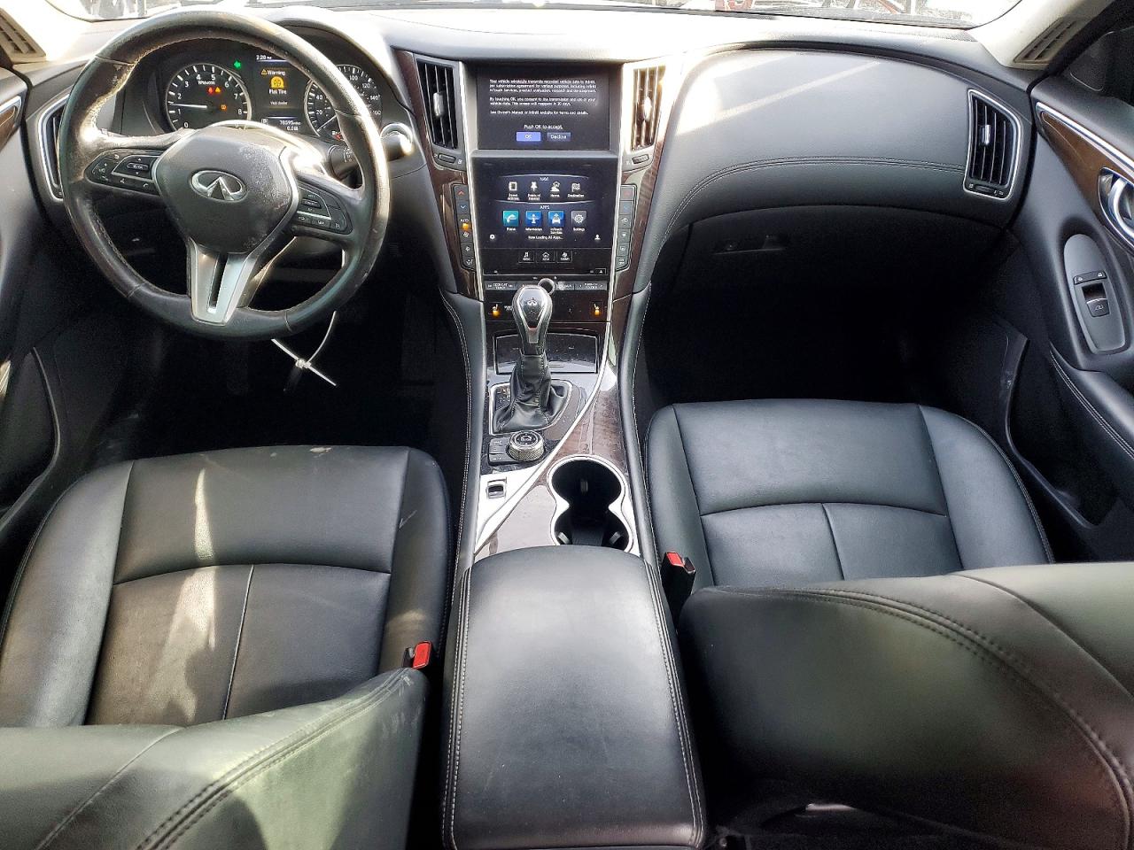 2018 INFINITI Q50 LUXE photo 8