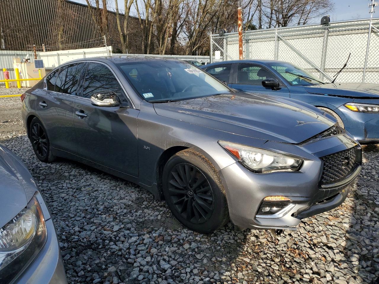 2018 INFINITI Q50 LUXE photo 4