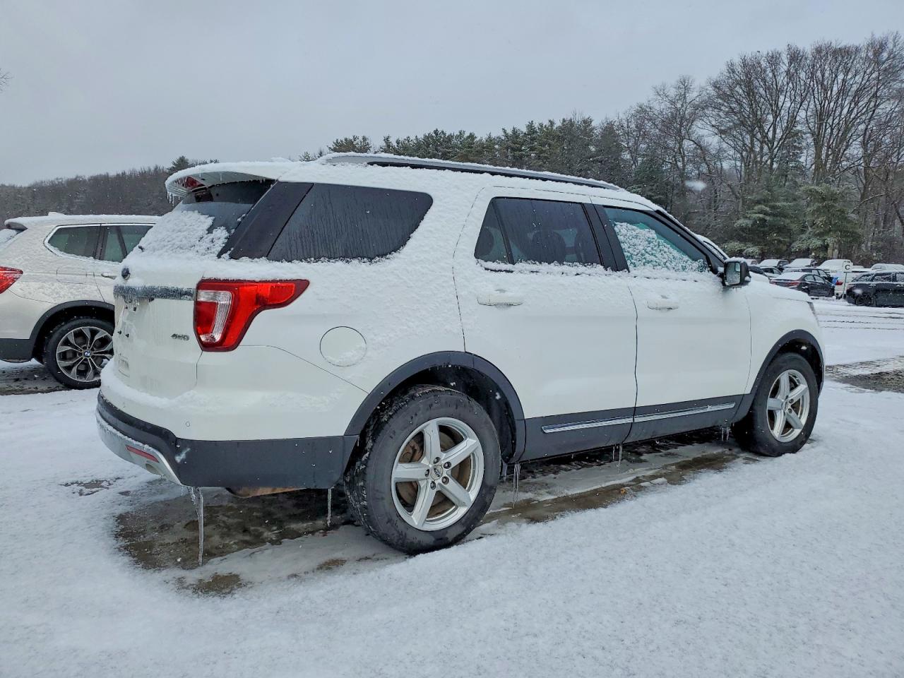 2017 FORD EXPLORER XLT photo 3