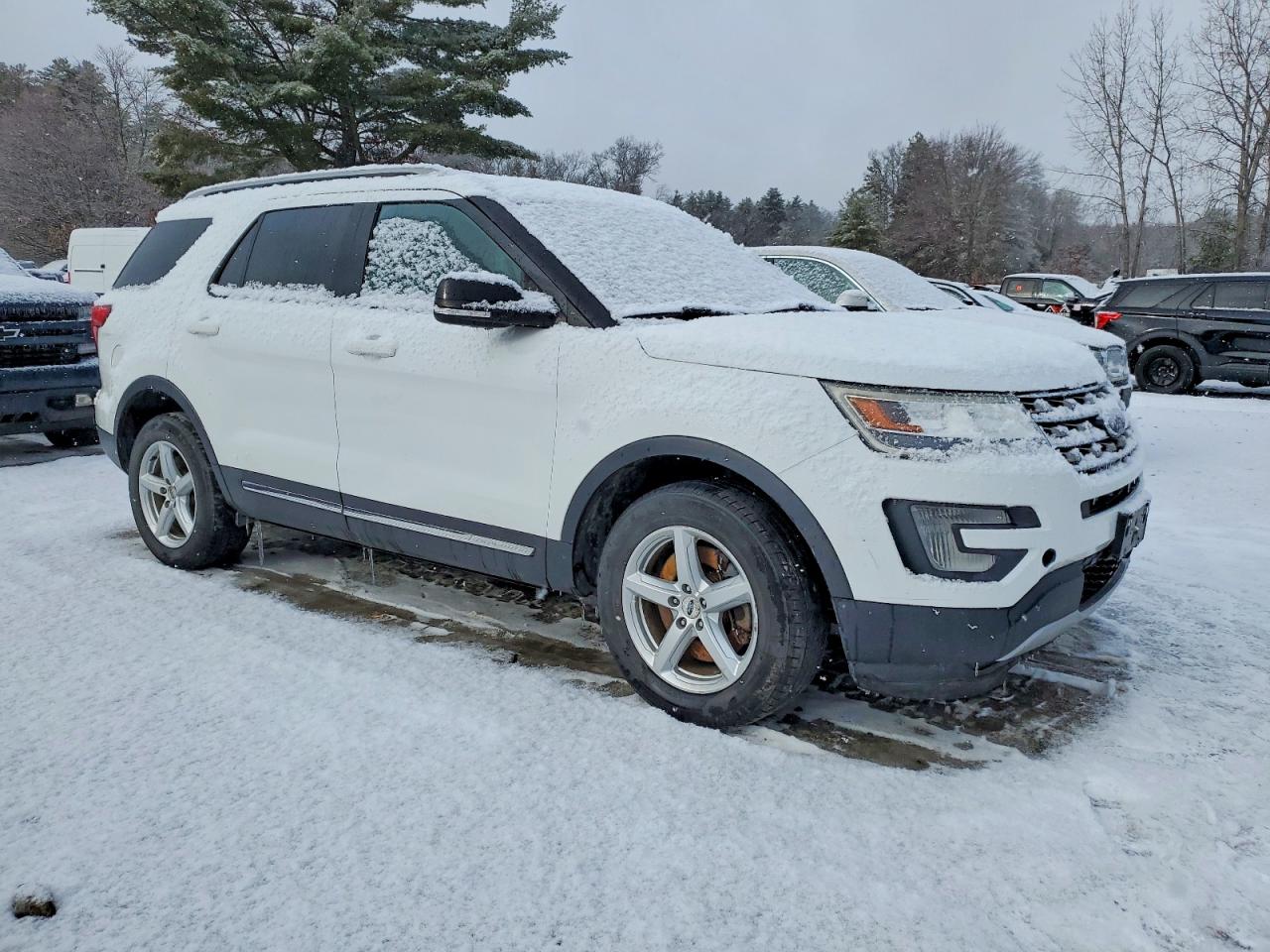 2017 FORD EXPLORER XLT photo 4