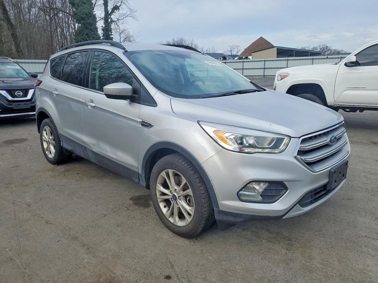 2017 FORD ESCAPE SE photo 4