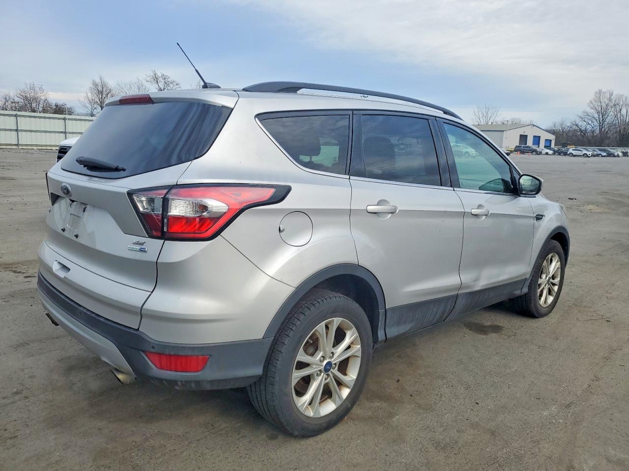 2017 FORD ESCAPE SE photo 3