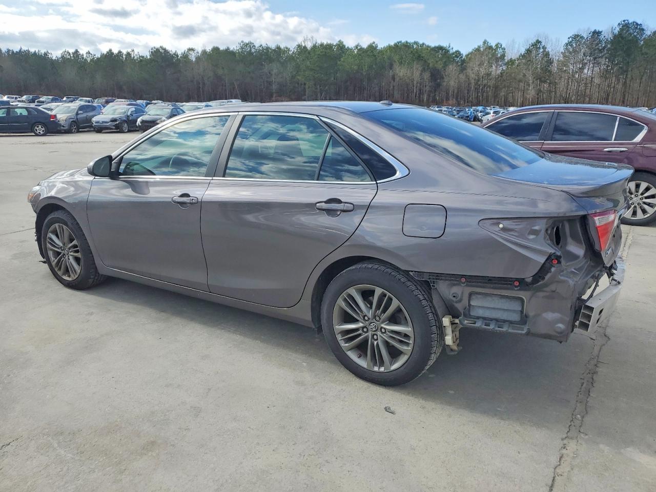 2017 TOYOTA CAMRY LE photo 2