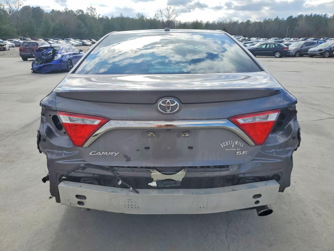 2017 TOYOTA CAMRY LE photo 6