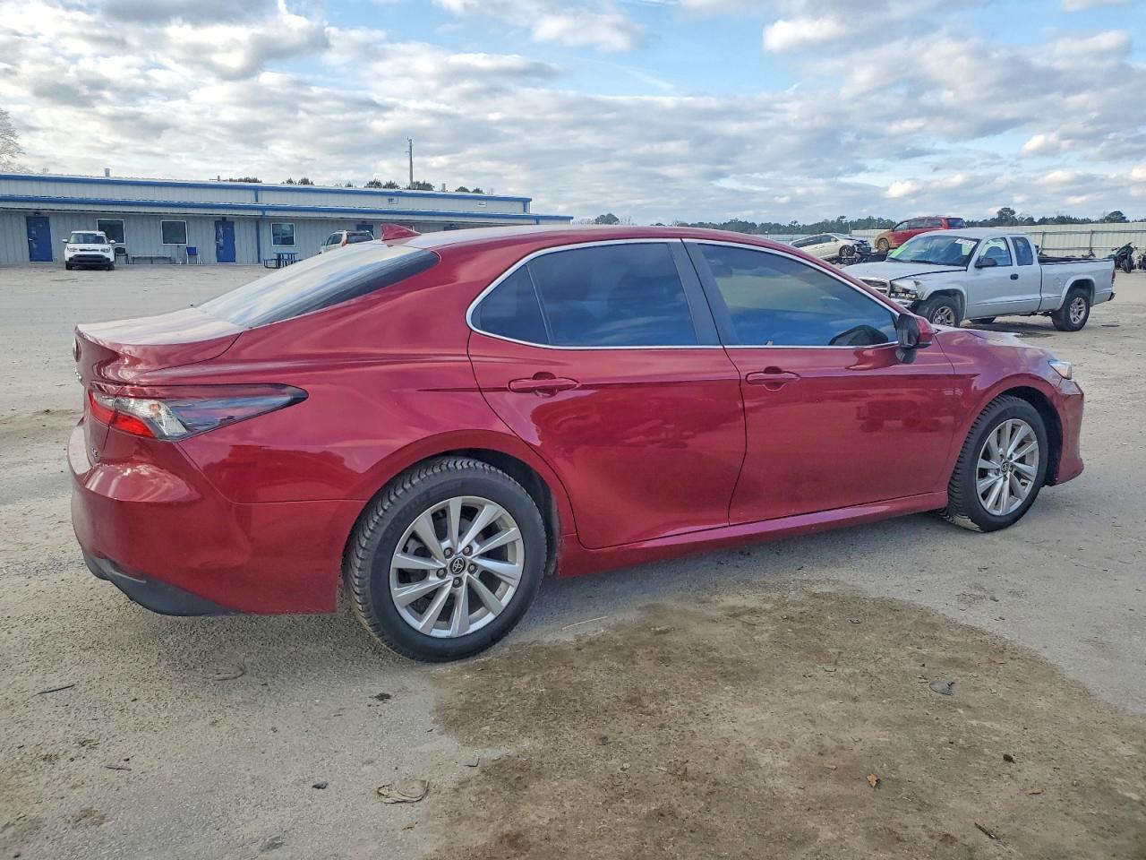 2021 TOYOTA CAMRY LE photo 3