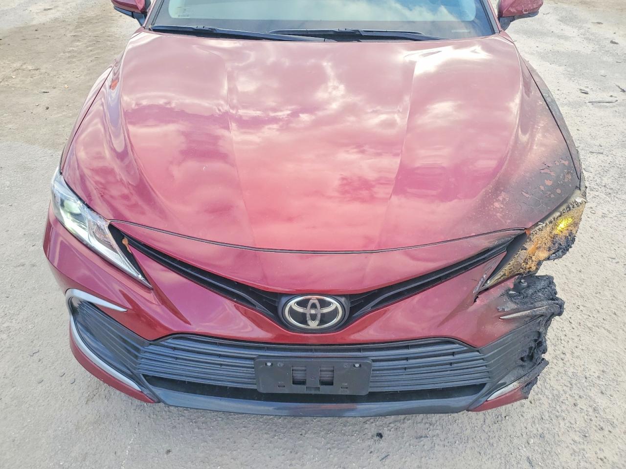 2021 TOYOTA CAMRY LE photo 11