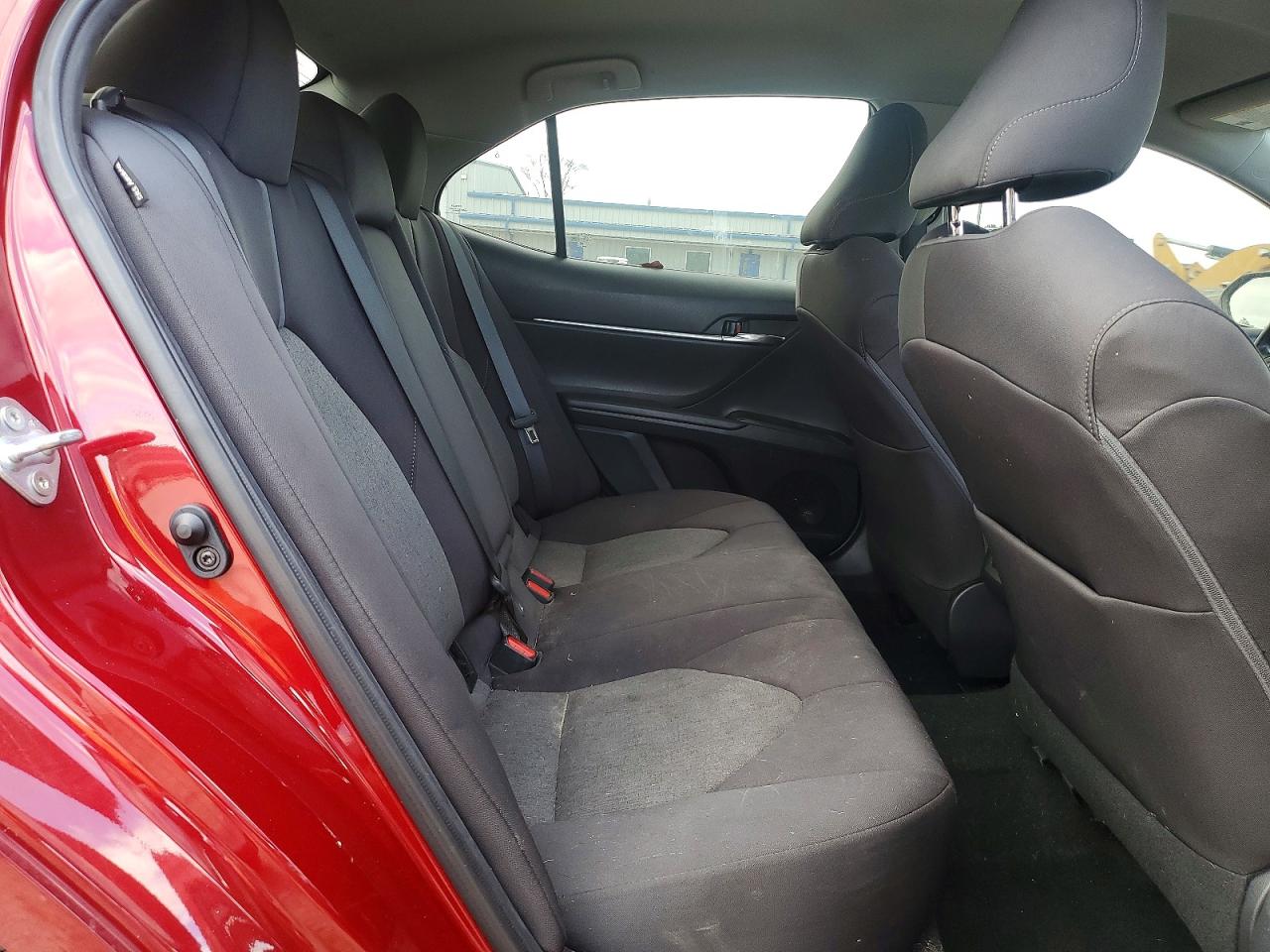 2021 TOYOTA CAMRY LE photo 10