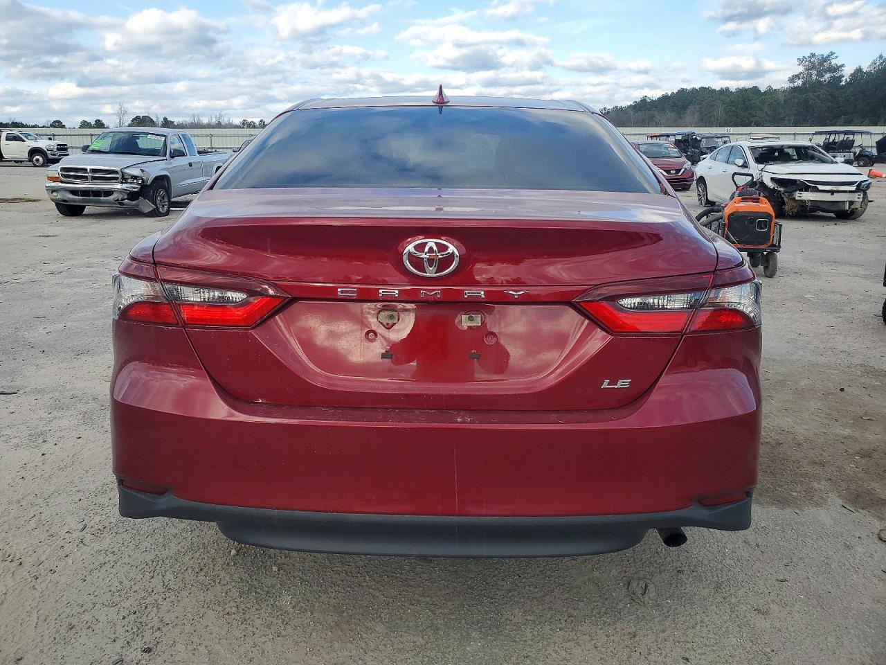 2021 TOYOTA CAMRY LE photo 6