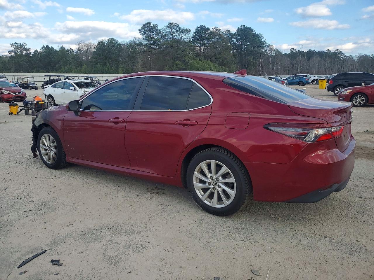2021 TOYOTA CAMRY LE photo 2