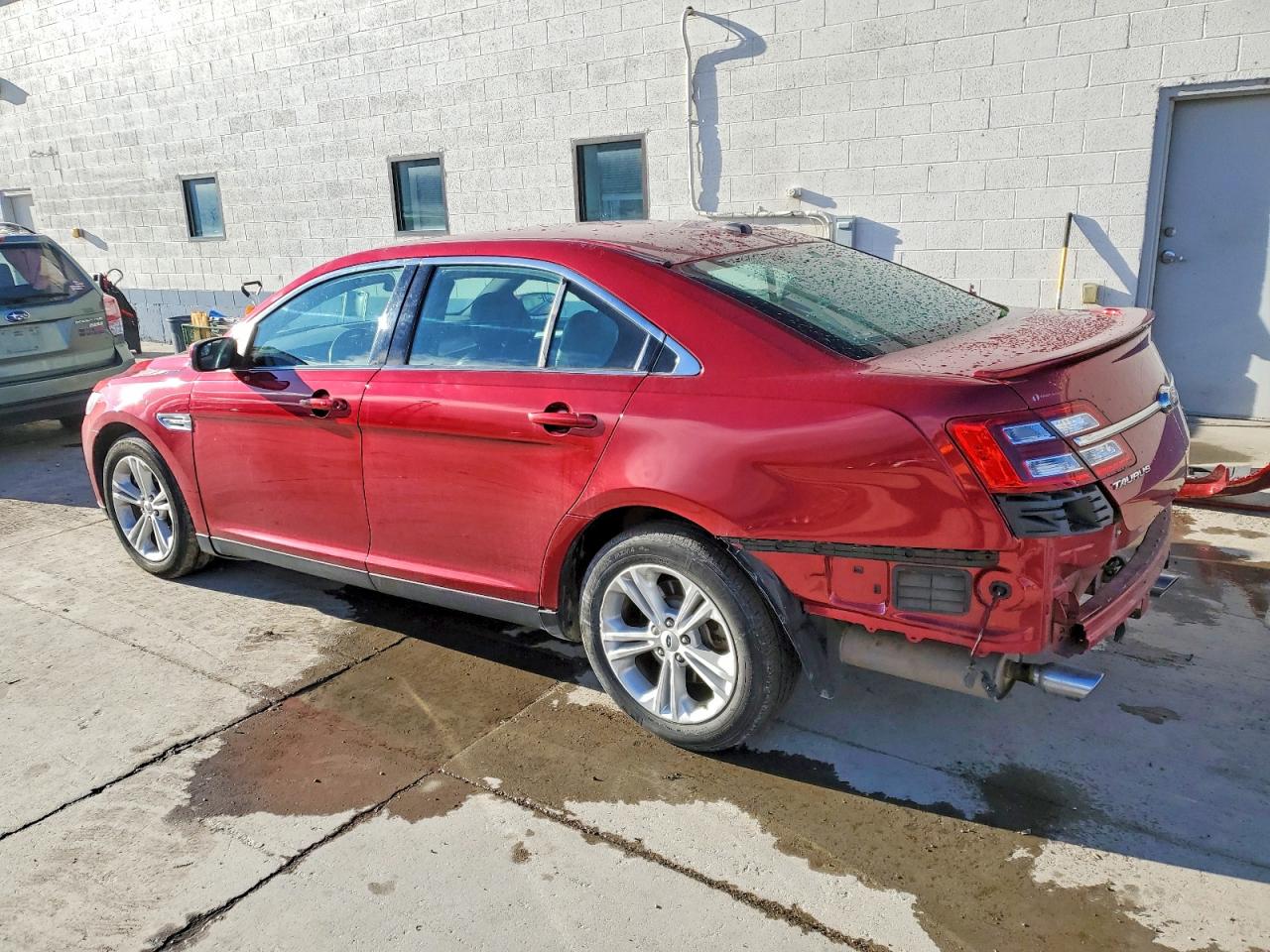 2018 FORD TAURUS SEL photo 2