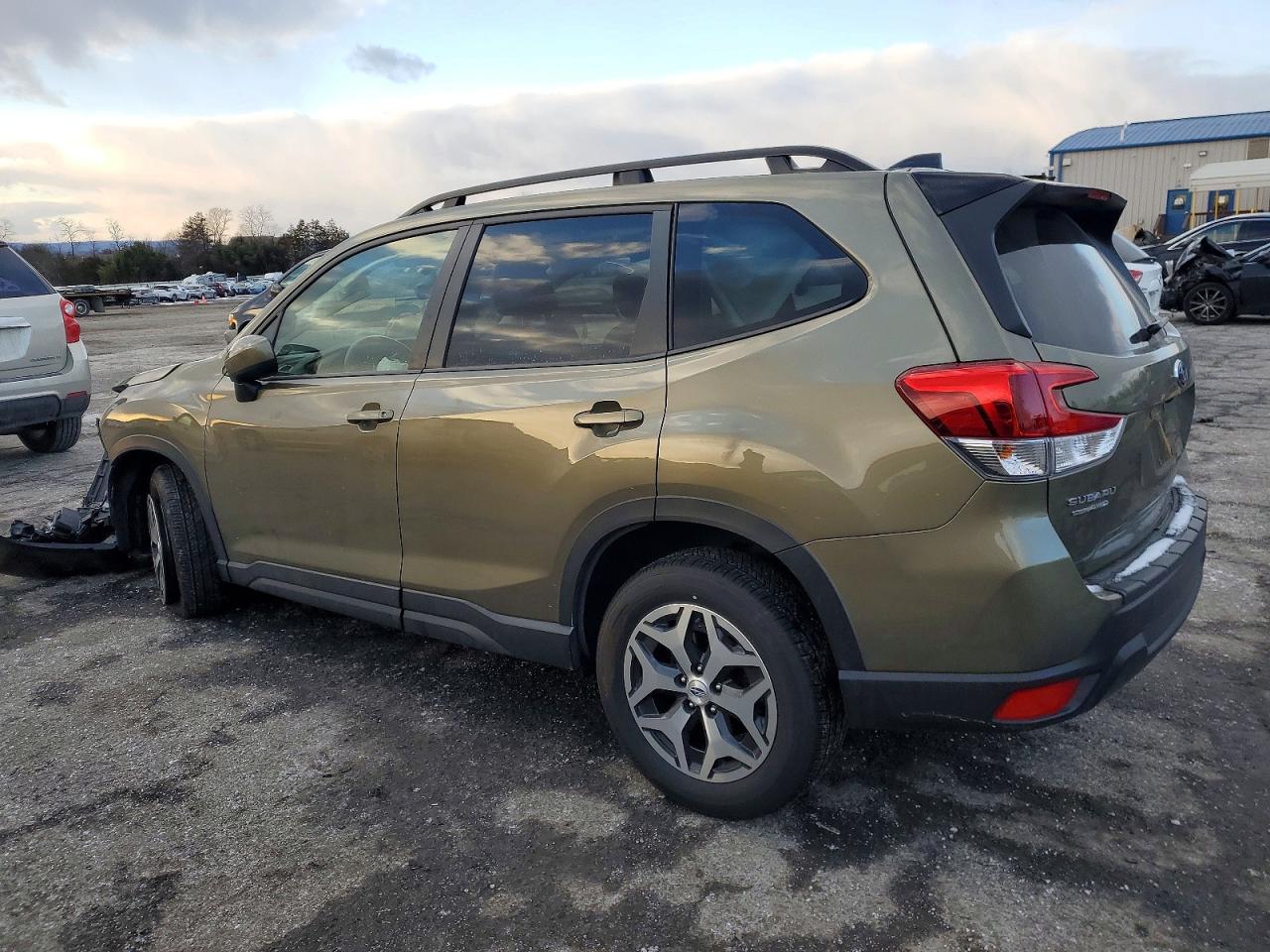 2024 SUBARU FORESTER PREMIUM photo 2