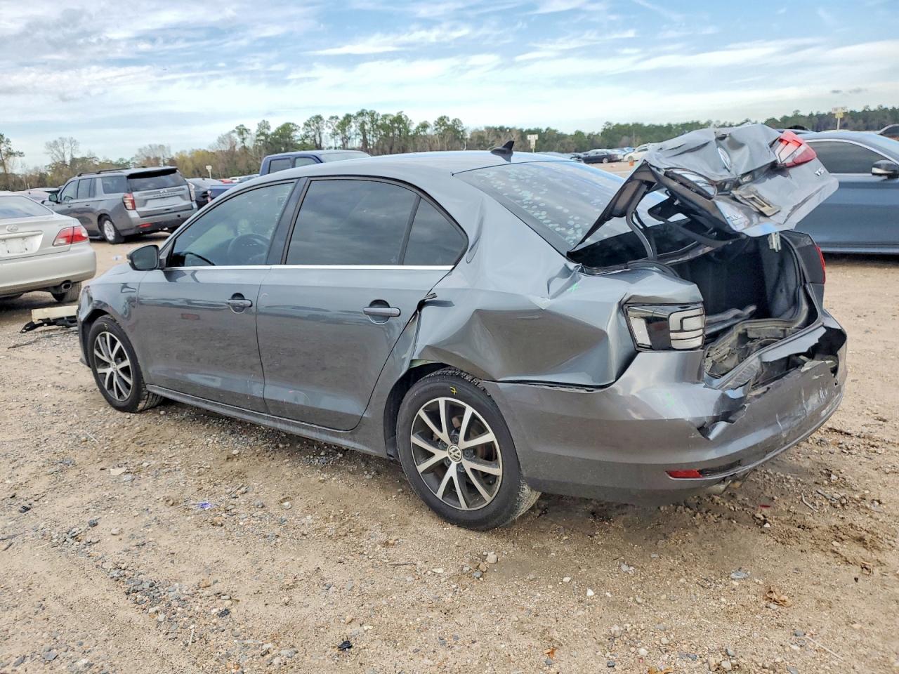 2018 VOLKSWAGEN JETTA SE photo 2