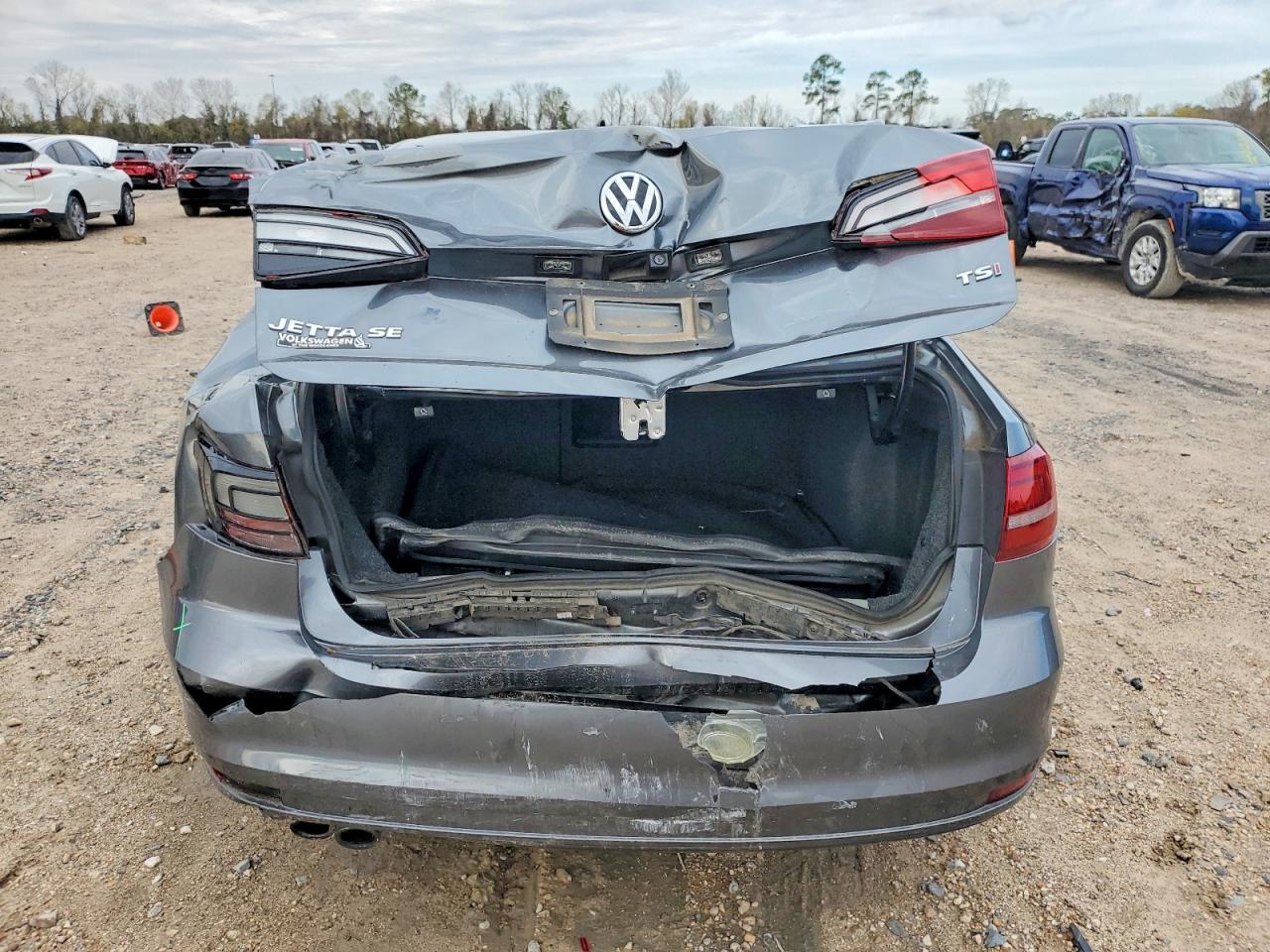 2018 VOLKSWAGEN JETTA SE photo 6