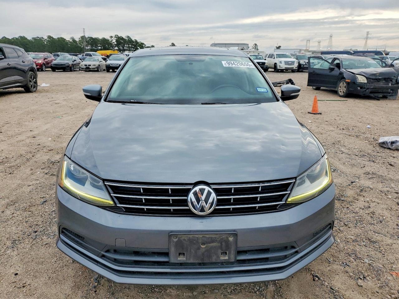2018 VOLKSWAGEN JETTA SE photo 5