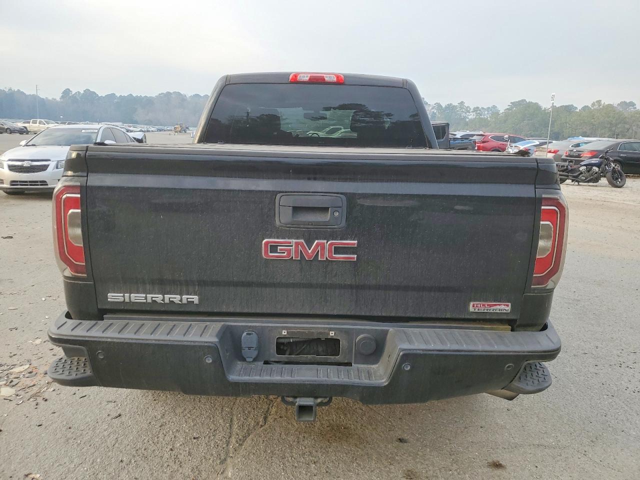 2017 GMC SIERRA K1500 SLT photo 6