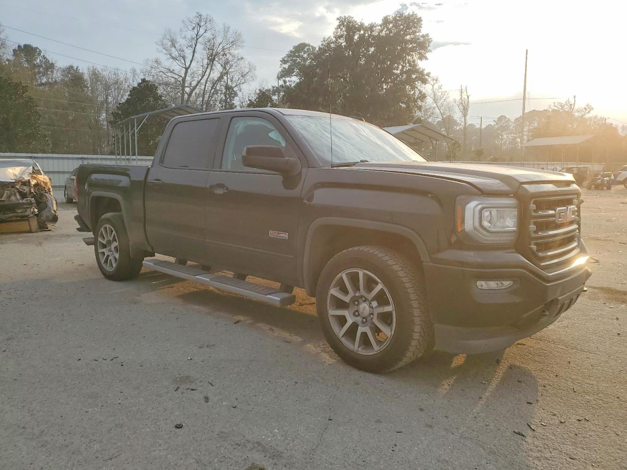 2017 GMC SIERRA K1500 SLT photo 4