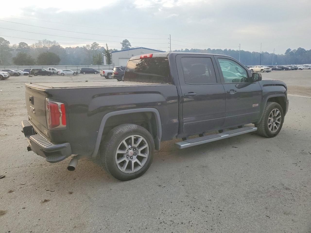 2017 GMC SIERRA K1500 SLT photo 3