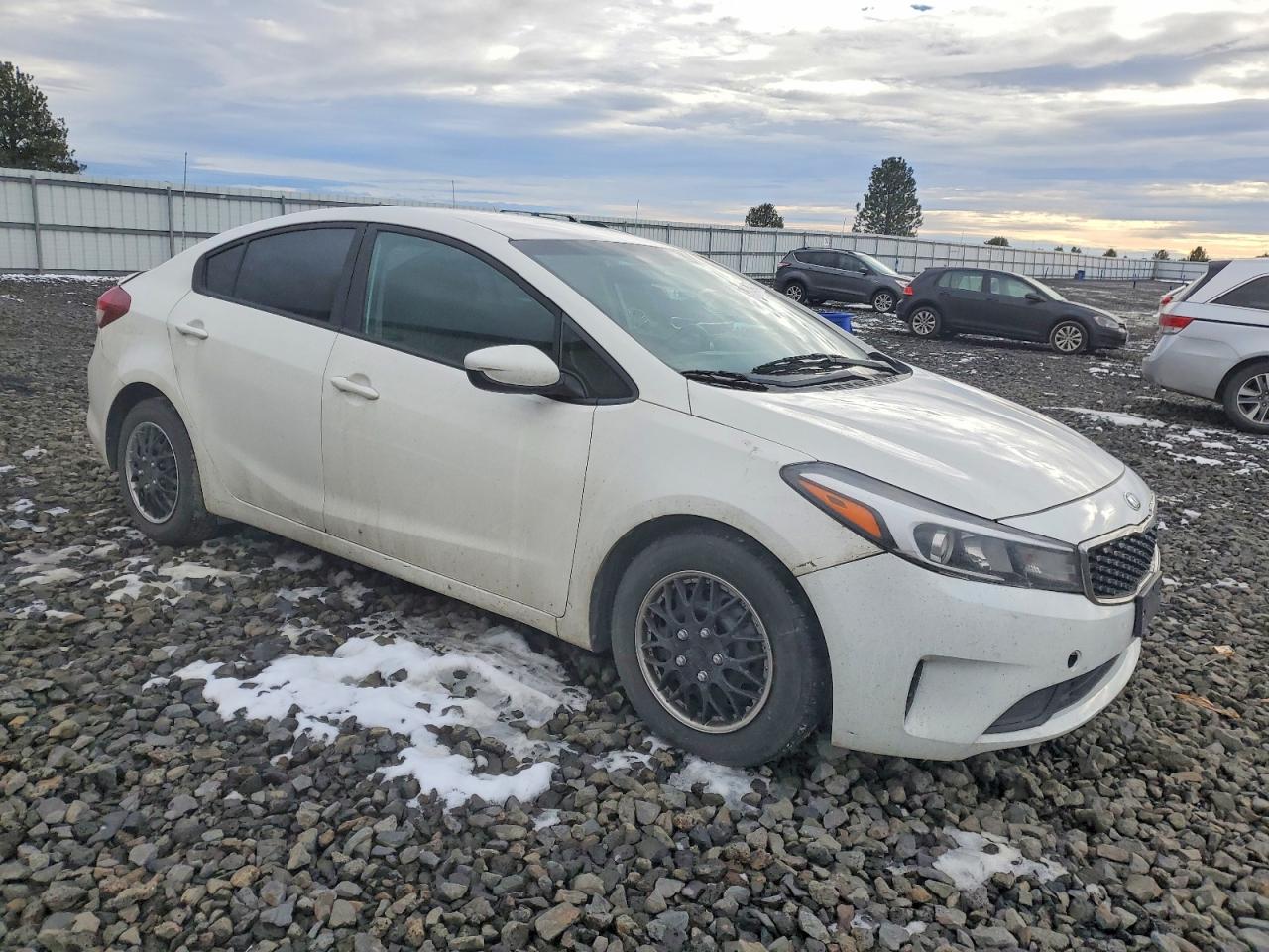 2017 KIA FORTE LX photo 4