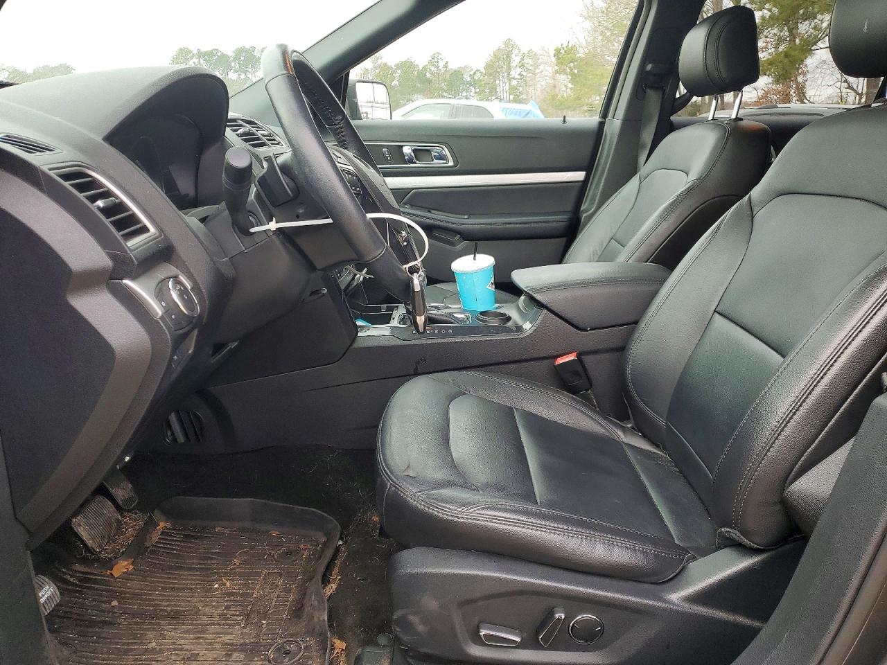 2017 FORD EXPLORER XLT photo 7