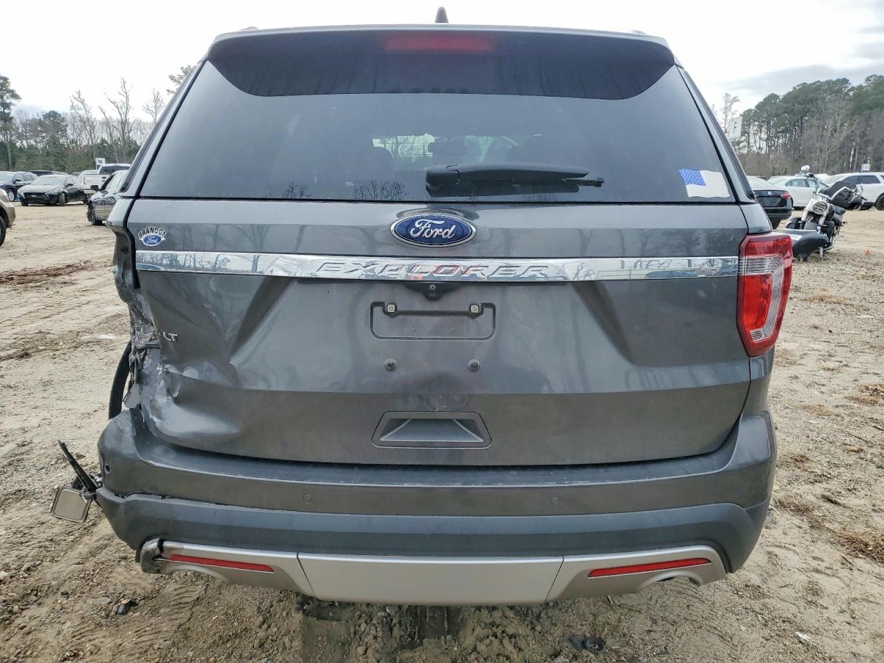 2017 FORD EXPLORER XLT photo 6
