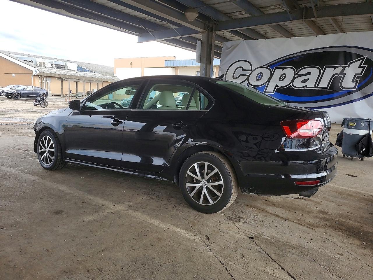 2018 VOLKSWAGEN JETTA SE photo 2