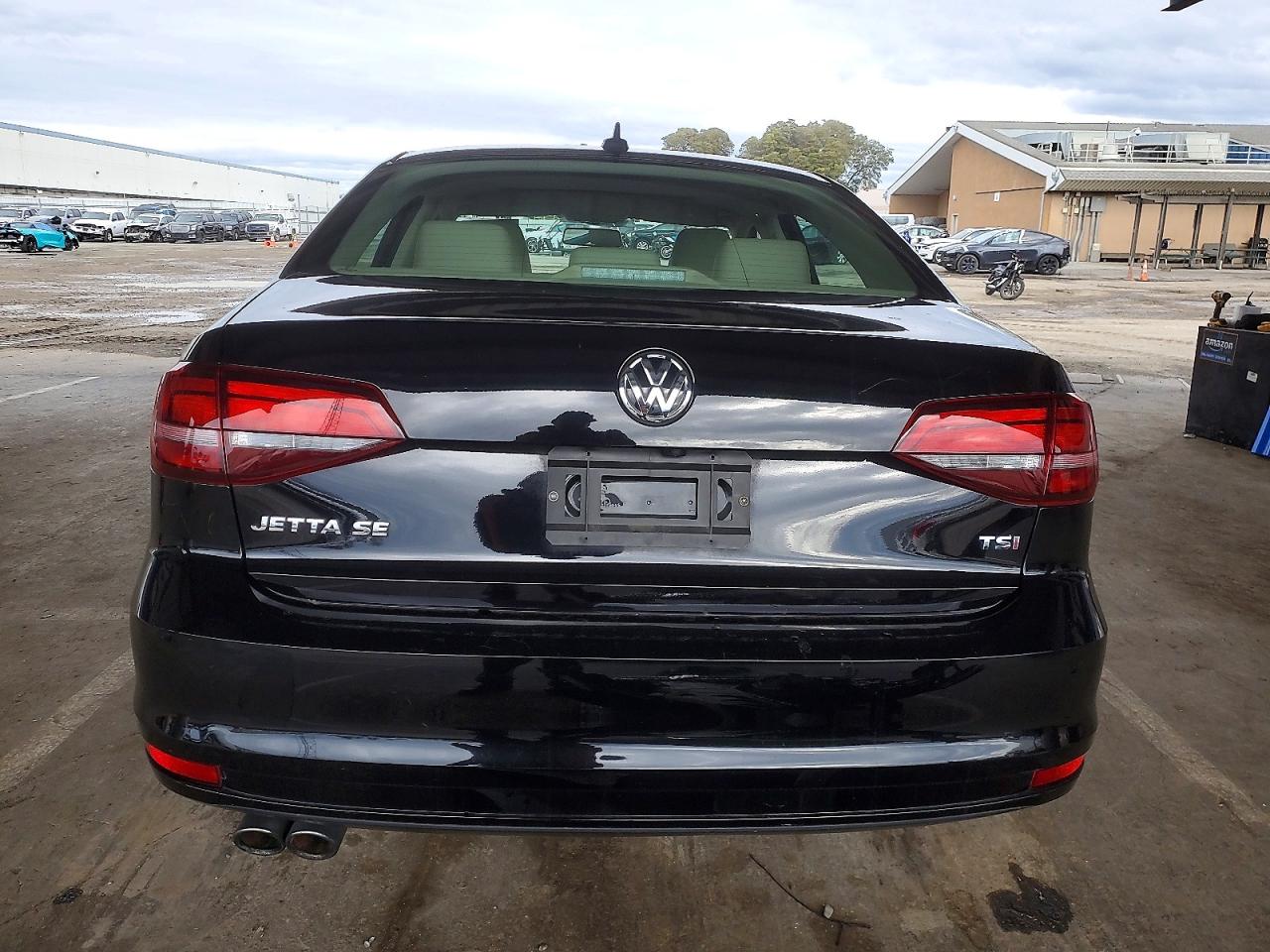 2018 VOLKSWAGEN JETTA SE photo 6
