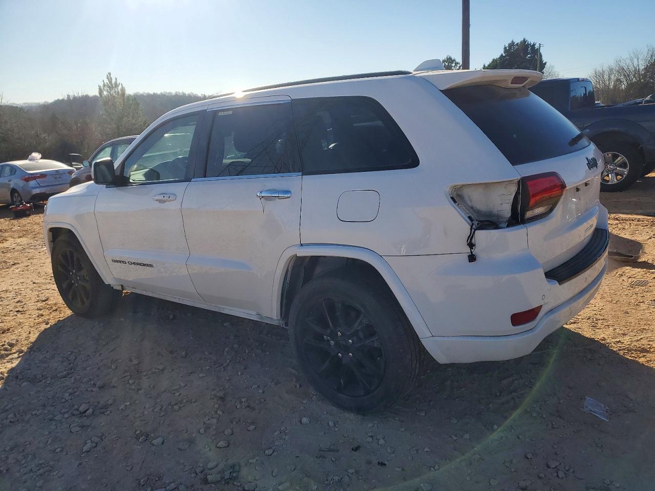 2018 JEEP GRAND CHEROKEE LAREDO photo 2