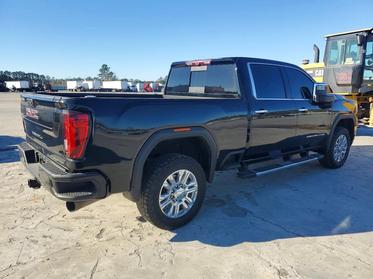 2020 GMC SIERRA K2500 DENALI photo 3