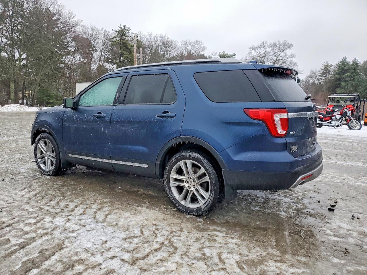 2017 FORD EXPLORER XLT photo 2
