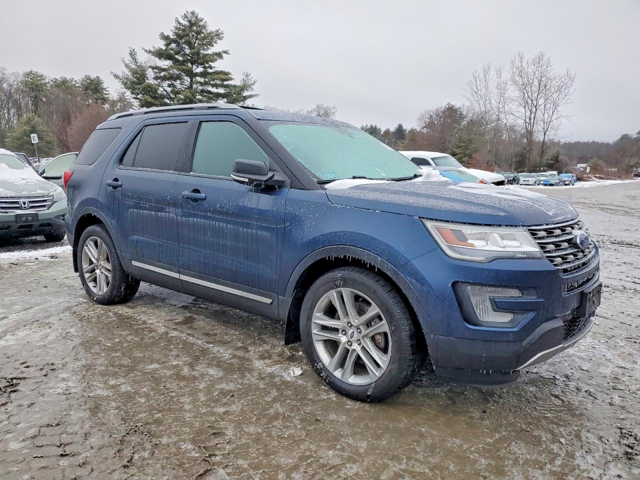 2017 FORD EXPLORER XLT photo 4