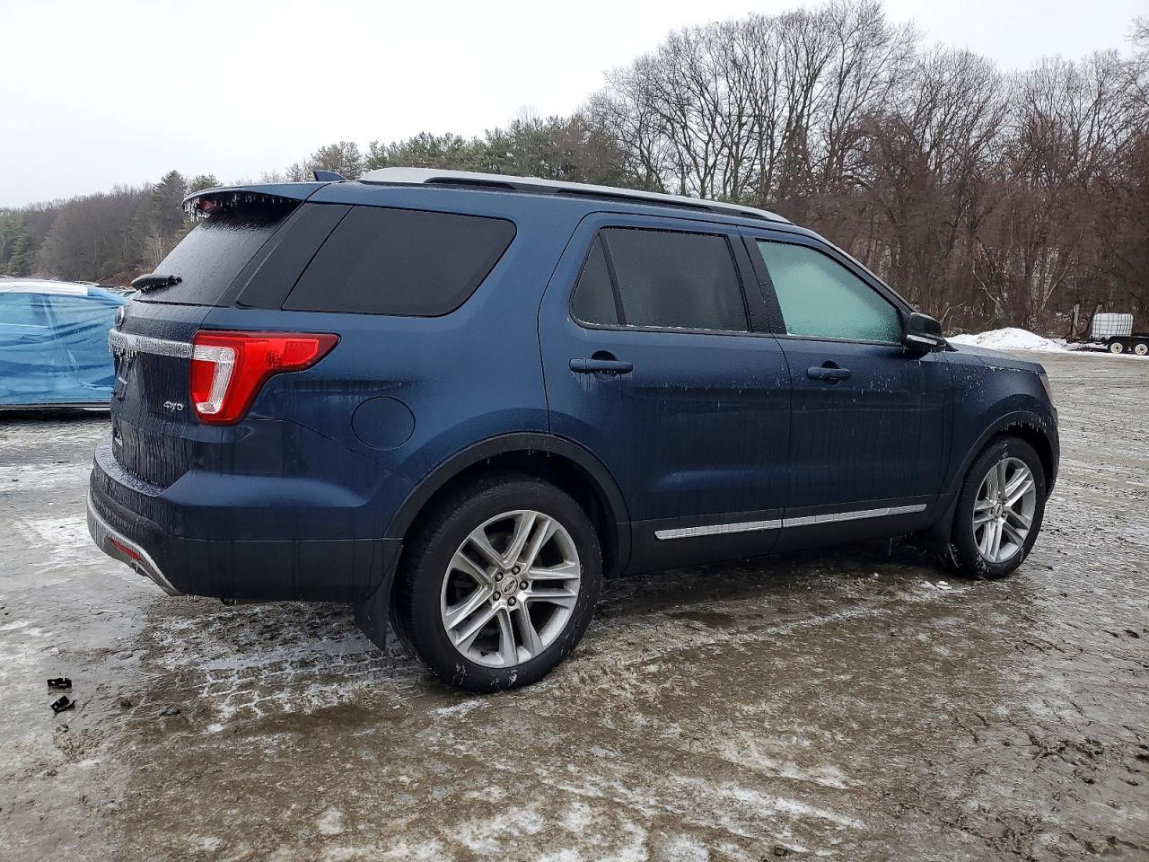 2017 FORD EXPLORER XLT photo 3