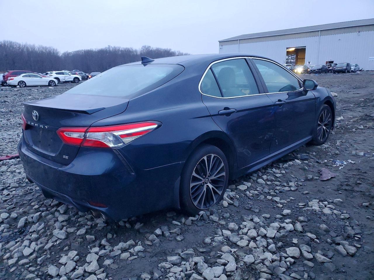 2020 TOYOTA CAMRY SE photo 5