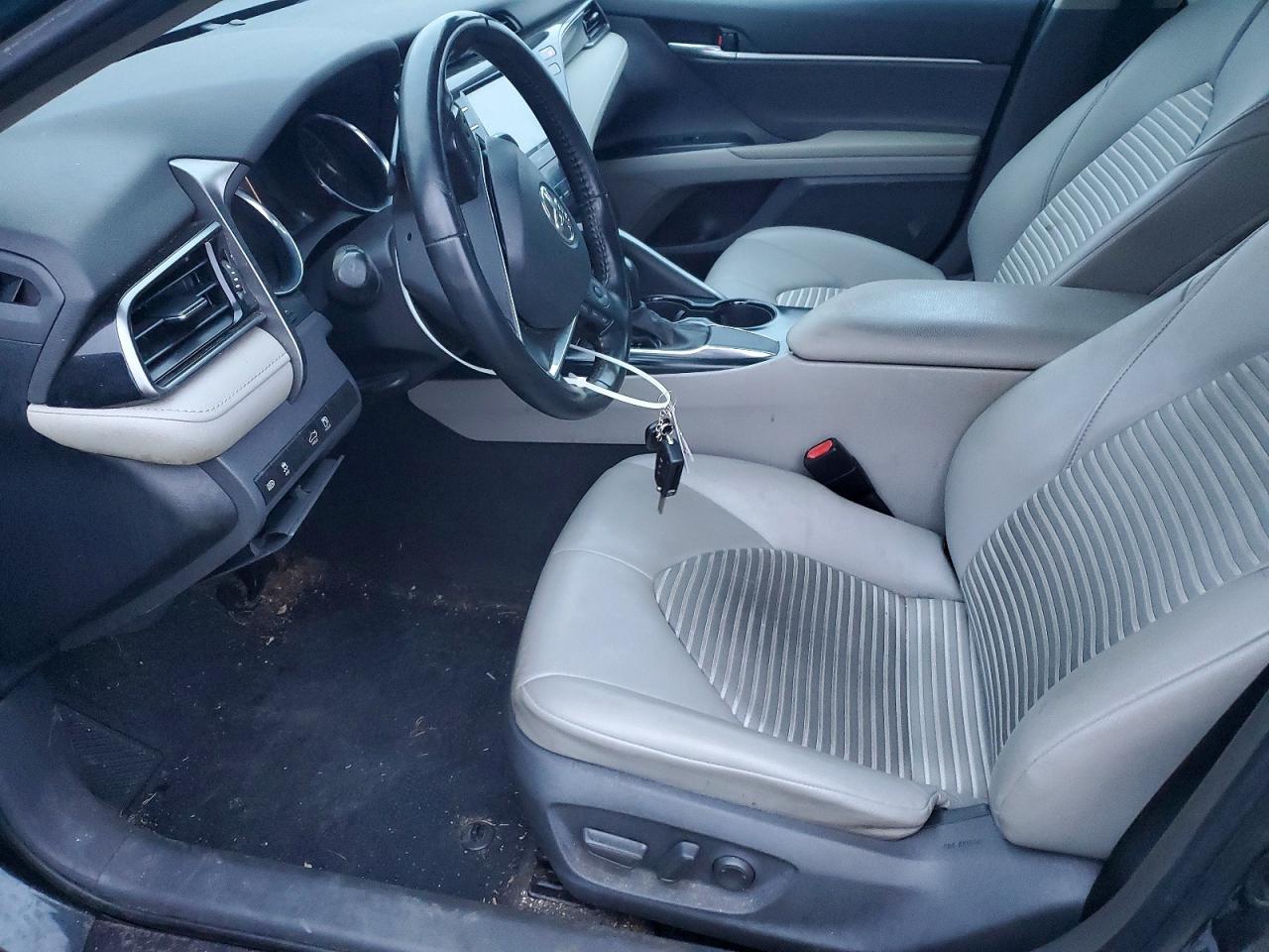2020 TOYOTA CAMRY SE photo 13
