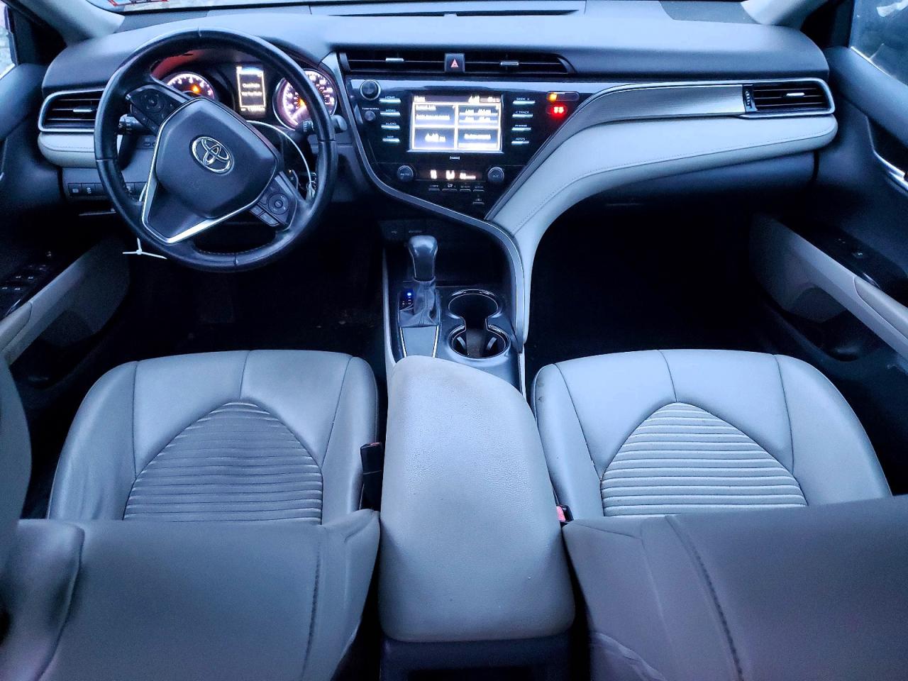 2020 TOYOTA CAMRY SE photo 15