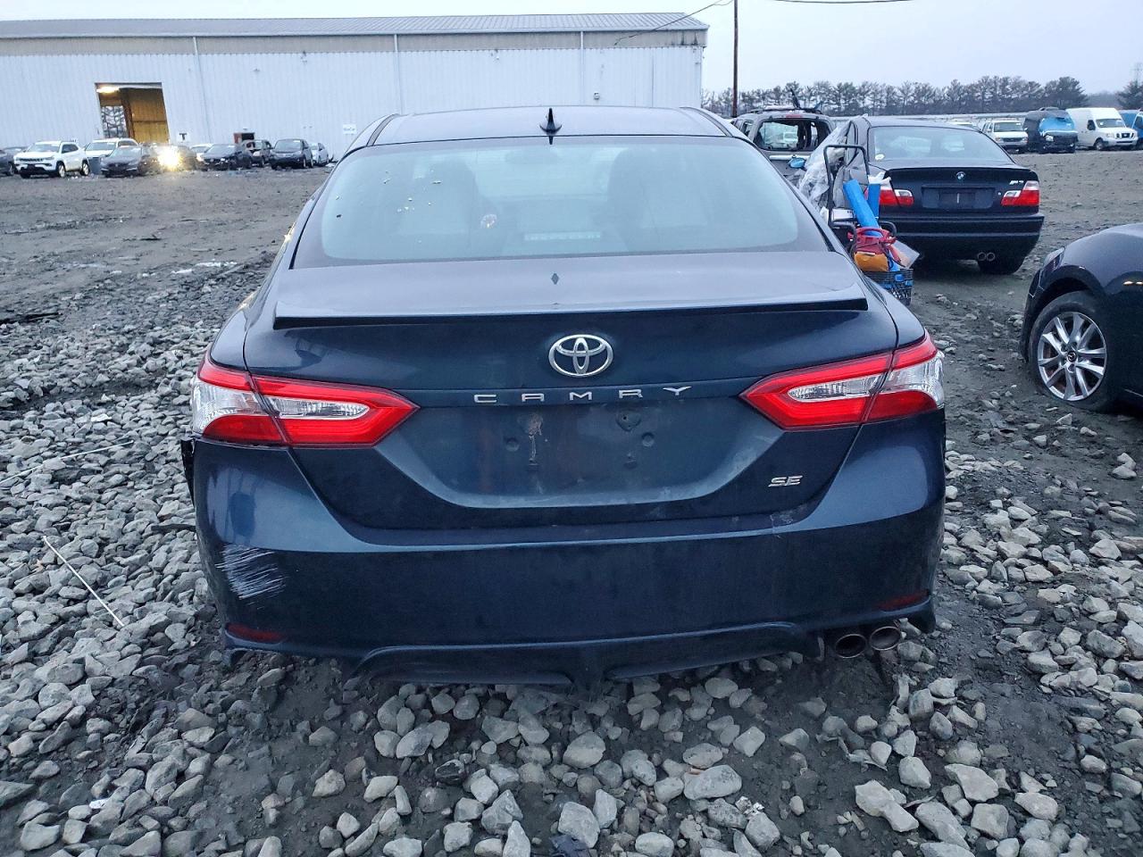 2020 TOYOTA CAMRY SE photo 11