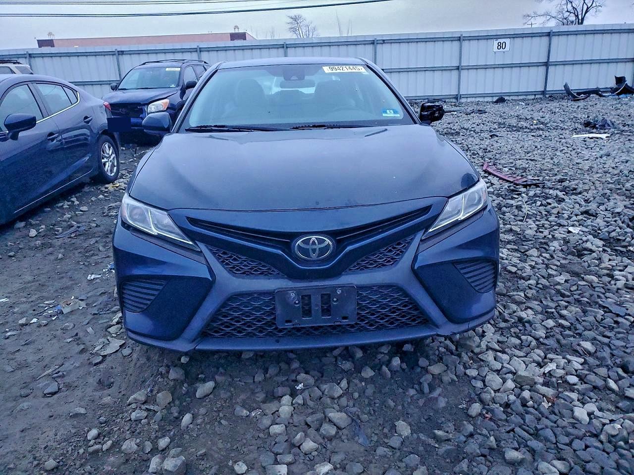 2020 TOYOTA CAMRY SE photo 9
